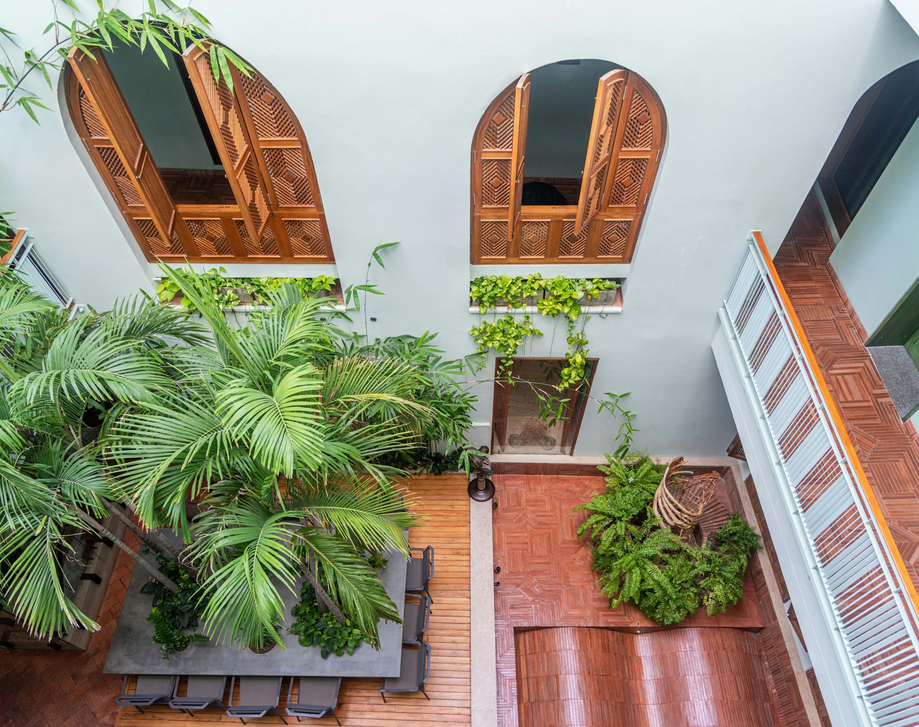 The tropical central courtyard at Casona del Colegio