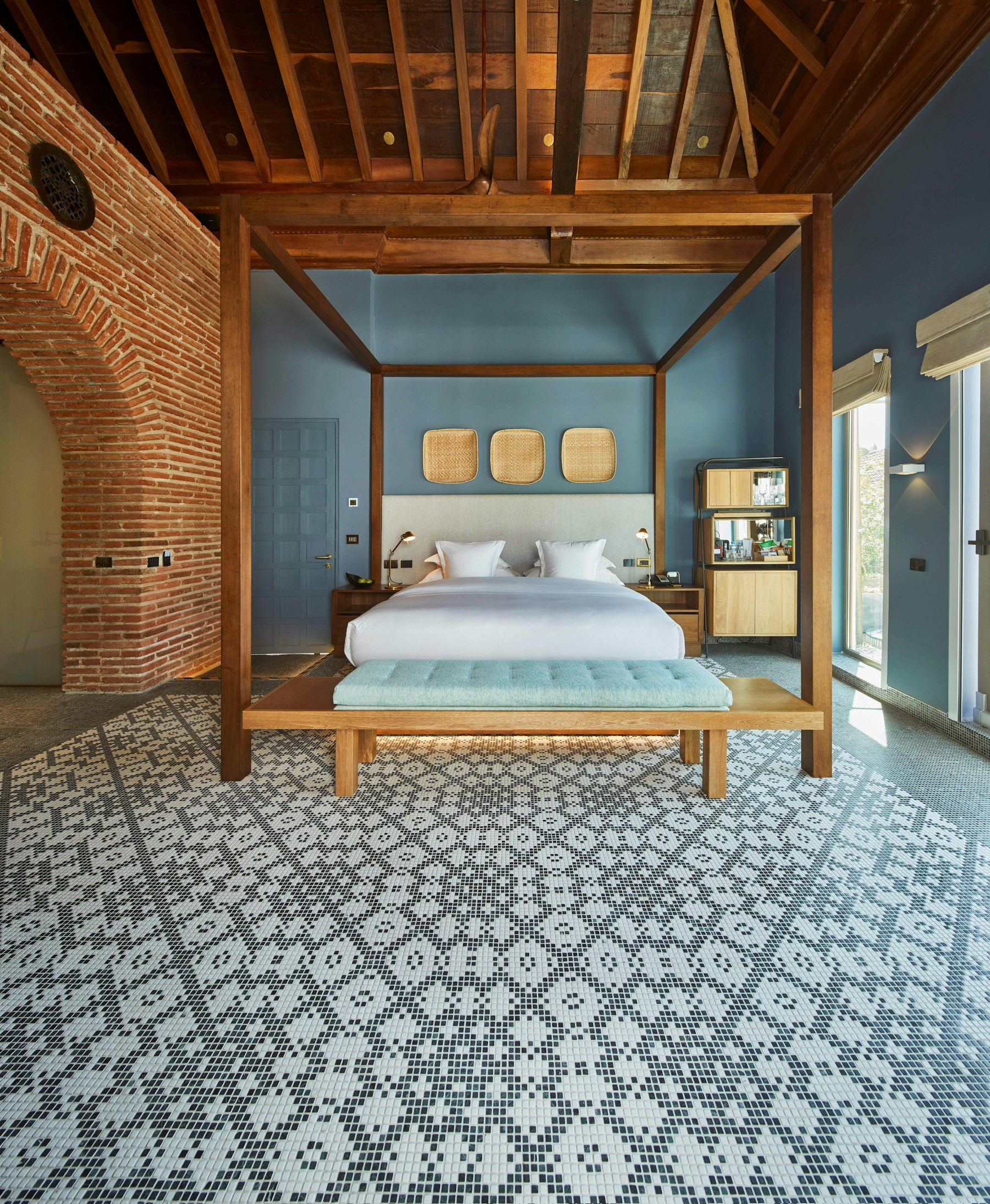 A Casona del Colegio room with timber ceiling, brick arches and Colombian design