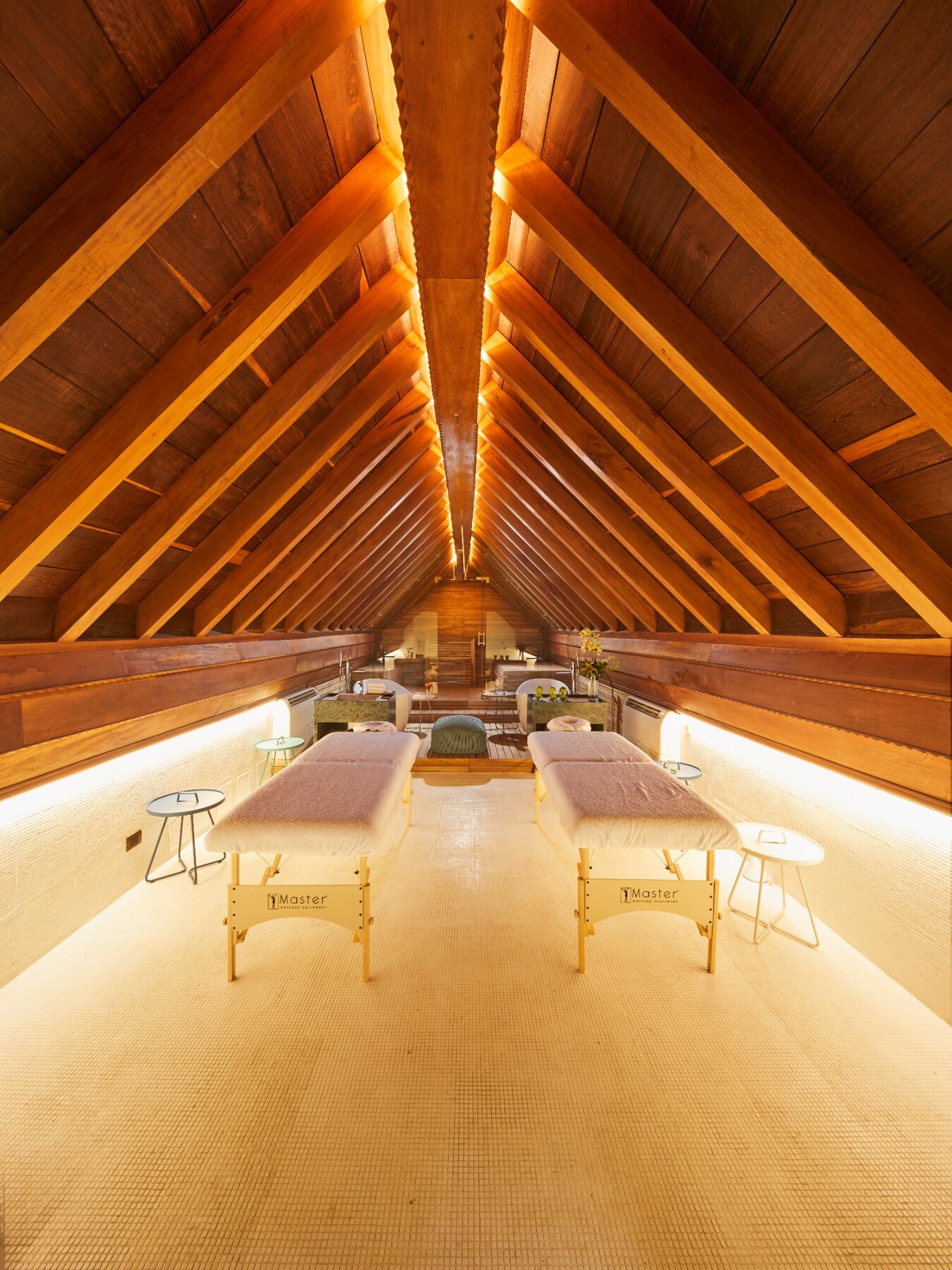 La Sierra Spa’s double treatment room beneath its timber roof
