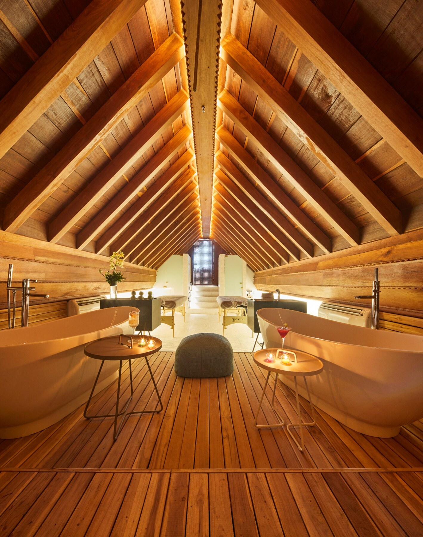 La Sierra Spa’s two tubs beneath the wooden rooftop